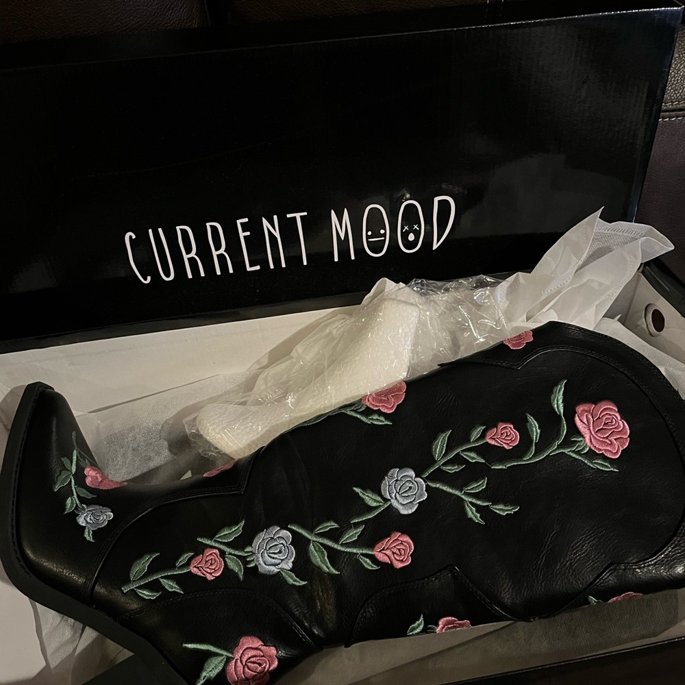 Black western Rose cowgirl boots
